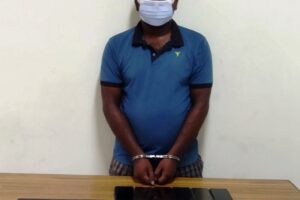 ल्यापटप सहित भारतिय पक्राउ