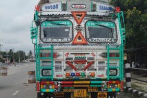 ८ वटा भारतिय ट्रक नियन्त्रणमा