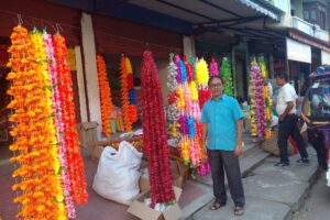 प्लाष्टीकको माला ब्यापार तिहारमा