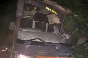 बस दुर्घटनामा बेलबारीका १ जना सहित २ को मृत्यु,३३ घाईते