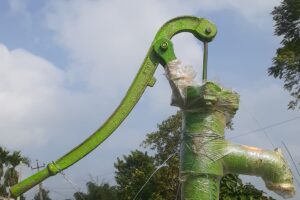 चुनाव चिन्ह धारोकल देखाउदै स्वतन्त्र उम्मेद्धवार ईन्द्रप्रसाद सुवेदी