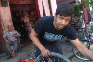 कान नसुन्ने र बोली नआउने केदार साइकल मिस्त्री भए