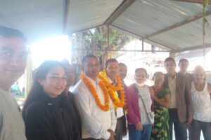 नेकपा एमालेका उम्मेद्धवारले घरदैलो सुरु गर्‍यो