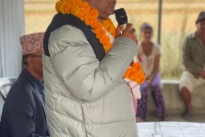 तपाइहरुको सेवा गर्नेछु, मतदिएर जिताउनुस