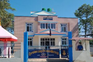 सुई र टयाबलेट सहित महिला पक्राउ