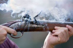 बाँदर खेदन बन्दुक पडकाउदा साथी घाइते