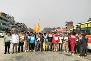 कोशी प्रदेश नामाङकनको बिरोध गर्दै पथरीमा चक्काजाम