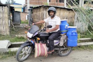 पथरी बजारमा दुधको मुल्य घटयो