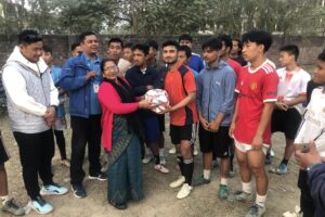 क्लबहरूलाई फुटबल वितरण