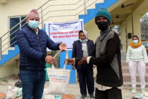क्षरोरोगीलाई पौष्टिक आहार वितरण