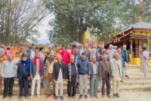 वडा कार्यालयले जेष्ठ नागरिकलाई भ्रमणमा लग्यो