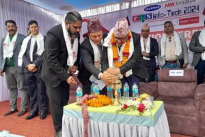 क्यान इन्फोटेक सुनसरीको पहिलो गाँसमै ढुंगा: मन्त्रीले गरे खाली स्टलहरूको अवलोकन