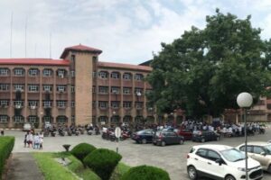 बिपीका डाक्टर कलवारकाे धन्दा : भित्र एसोसिएट प्रोफेसरको जागिर , गेट बाहिर मेडिकल व्यापार