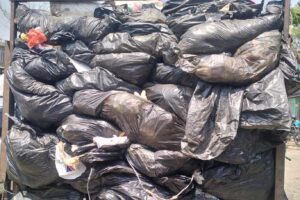 अस्पतालको फोहोर बोकेको पिकप गाडी पथरीमा पक्राउ