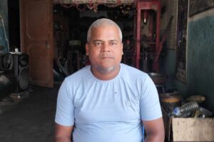 पथरीको पहिलो मोटरसाइकल ग्यारेज संचालक छोटु आलम