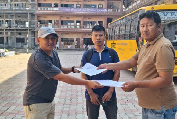 एभरेष्ट बोडिङ स्कुल र पथरी शनिश्चरे बुद्धिचाल संघ विच सम्झौतापत्रमा हस्ताक्षर