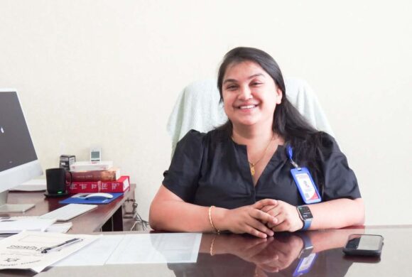 बिमाको १०० करोड भुक्तानी रोकिँदा निजी अस्पताल दबाबमा काठमाडौं मेडिकल कलेजकी अध्यक्ष सोईना शर्माको सरकारलाई प्रश्न